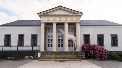 Aménagement de la médiathèque lagiraphe sur montfort sur meu