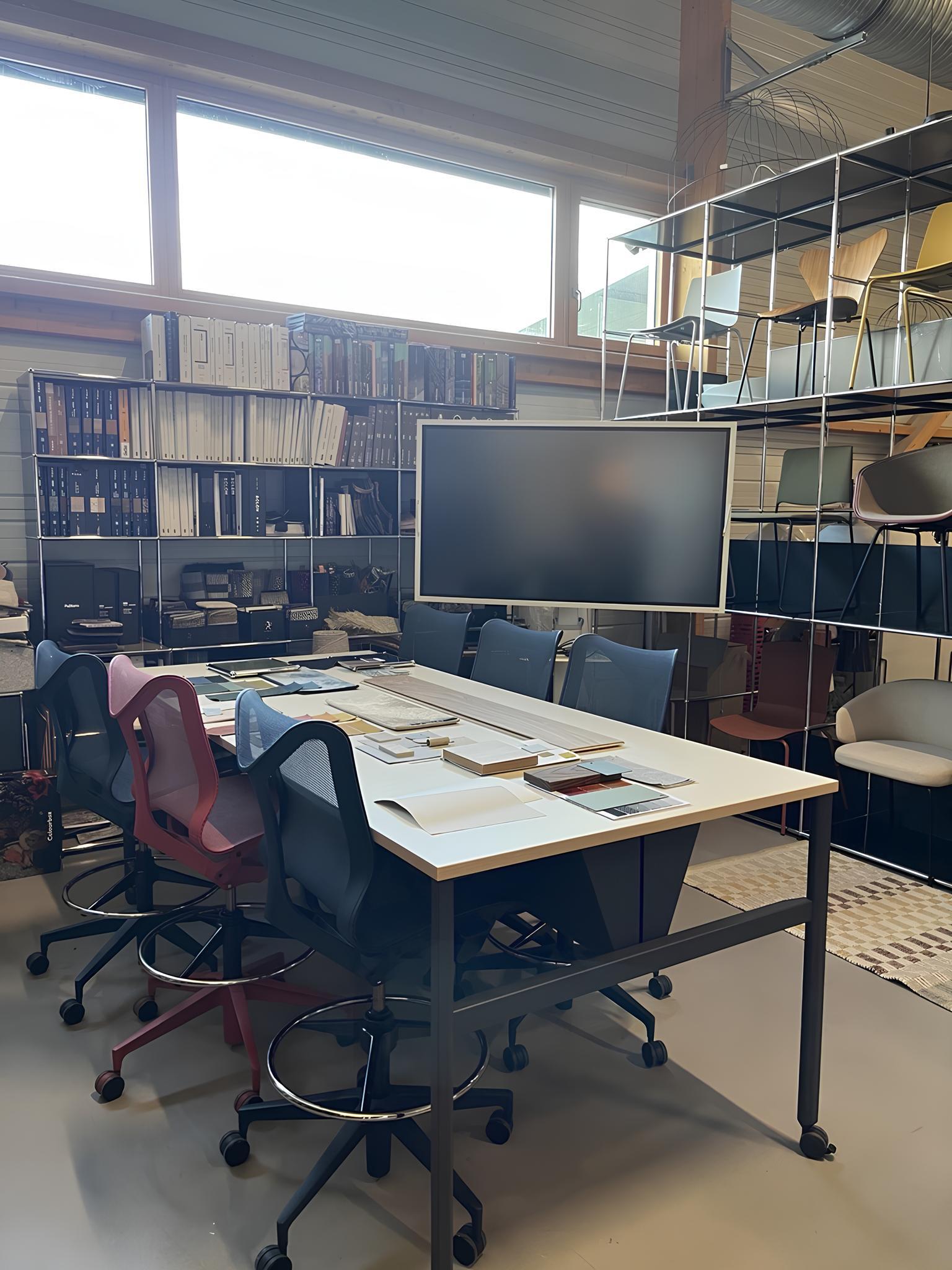 réunion présentation projet sur tableau tactile