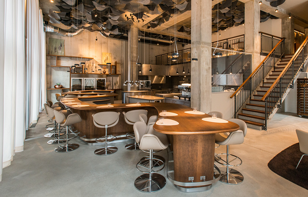 little tulipe dans un restaurant de chez artifort