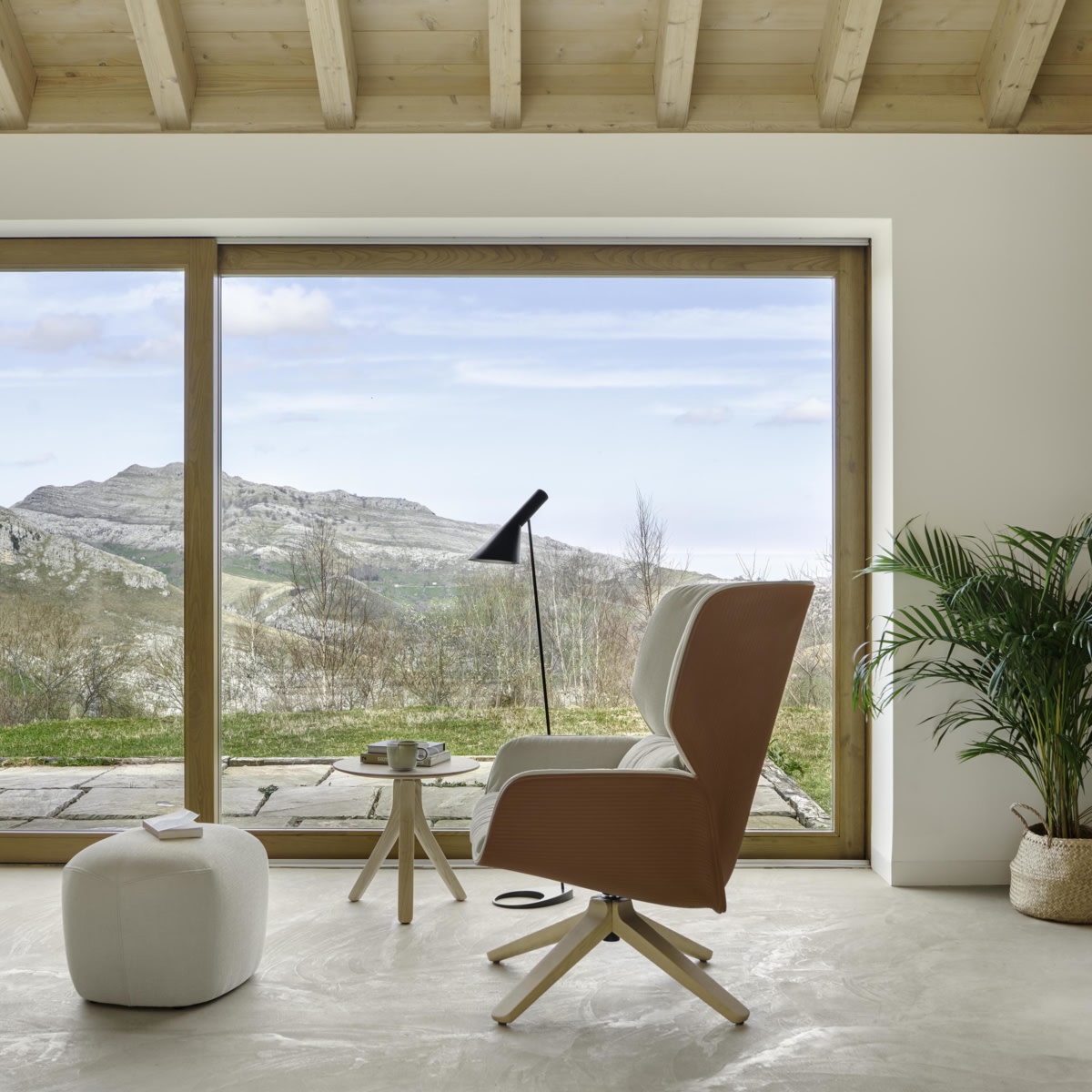 nuez-lounge-bio-2-1200x1200-compact