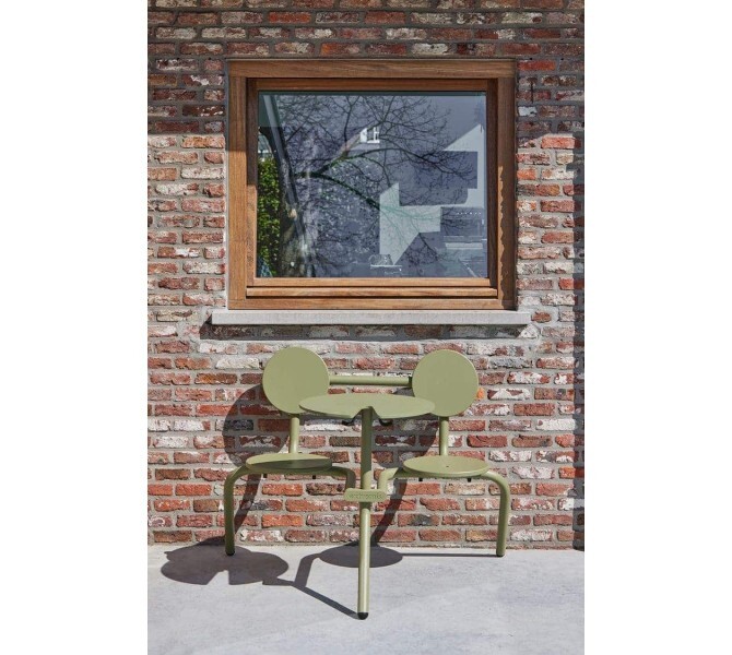 Extremis-Bistroo-aluminium-tuinstoel-tuintafel-Veurst-sfeer-tuin-670x600h