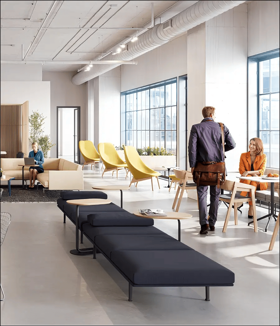 Un hall d'entreprise élégant avec des employés marchant à travers