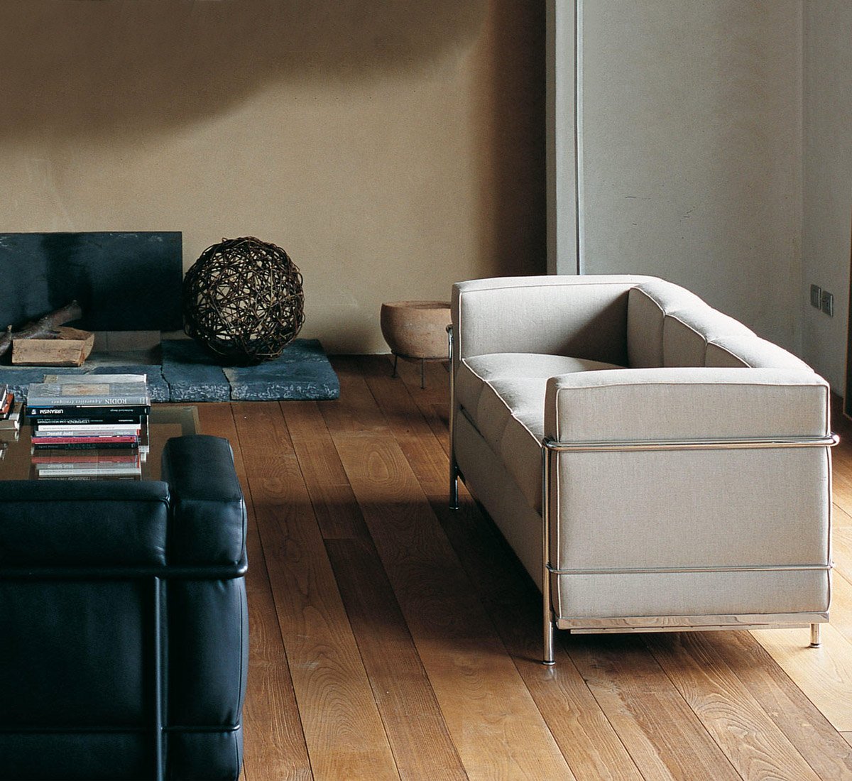 lc2-sofa-6-cassina