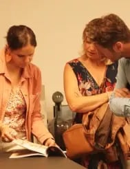 Professionnels accompagnent clients