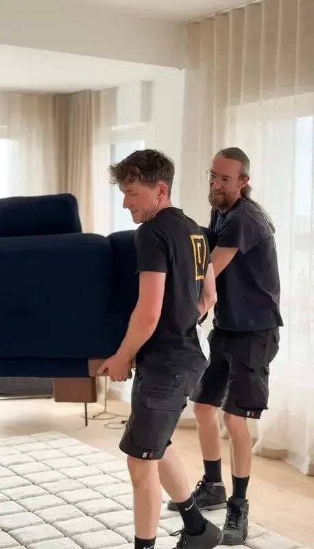 photo deux monteurs-poseurs 