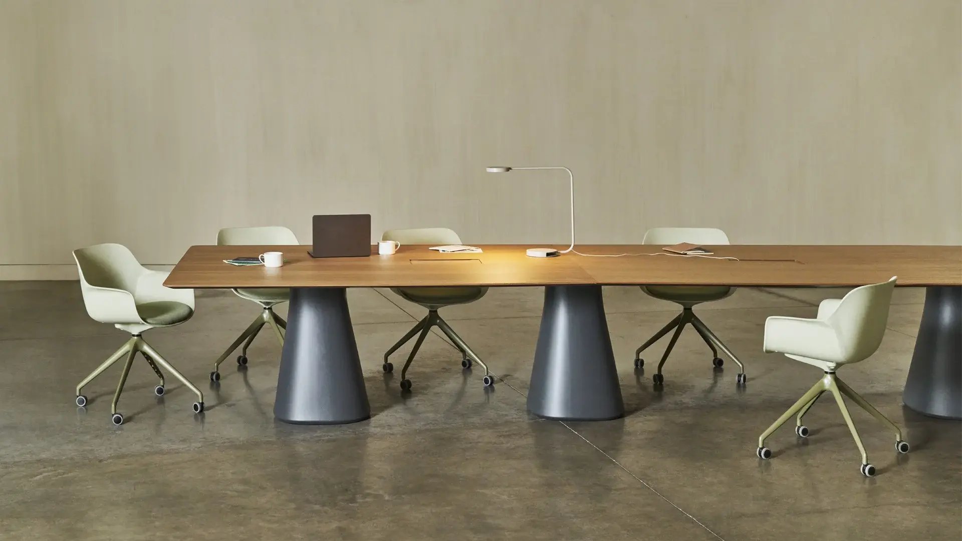 longue table de réunion + gros pieds - espattio